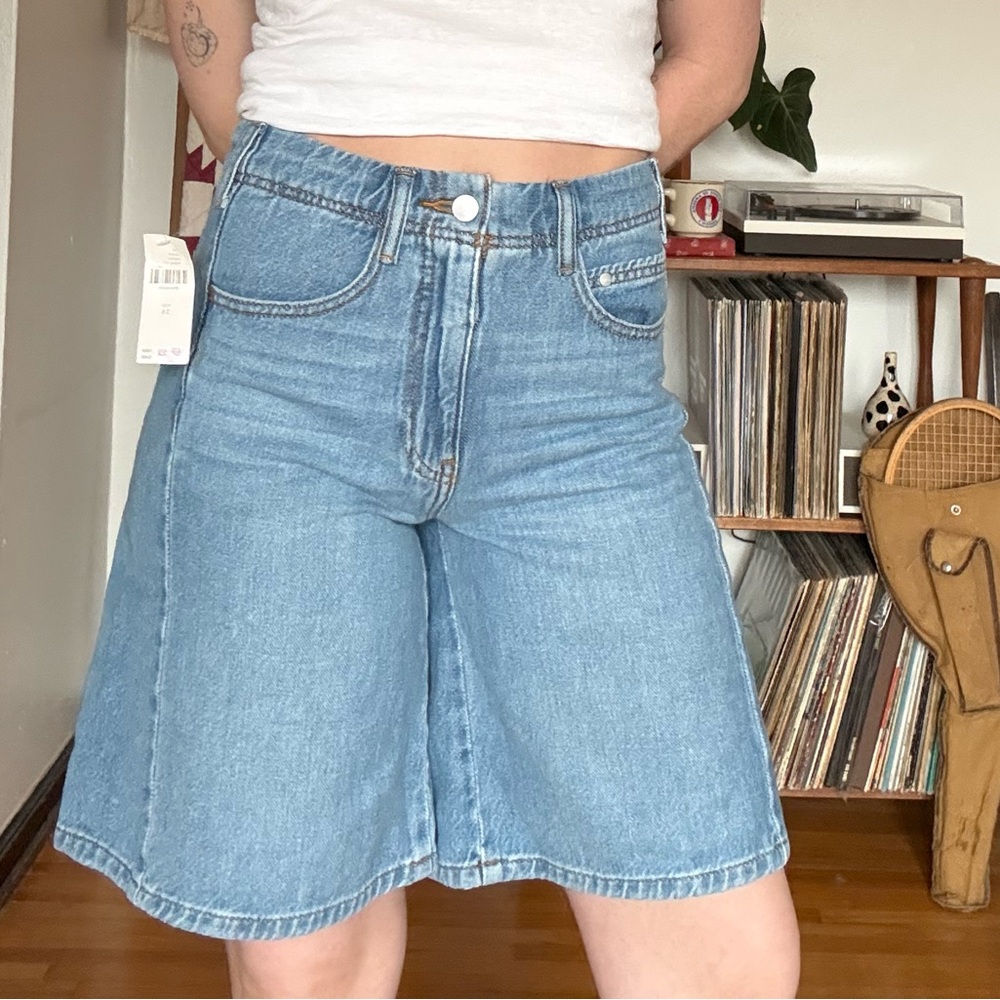 Pilcro Adi Mid Rise shorts